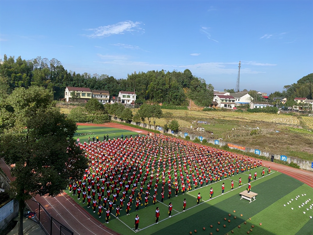 桃江县石牛江小学：700名学子最美大课间展风采(图1)