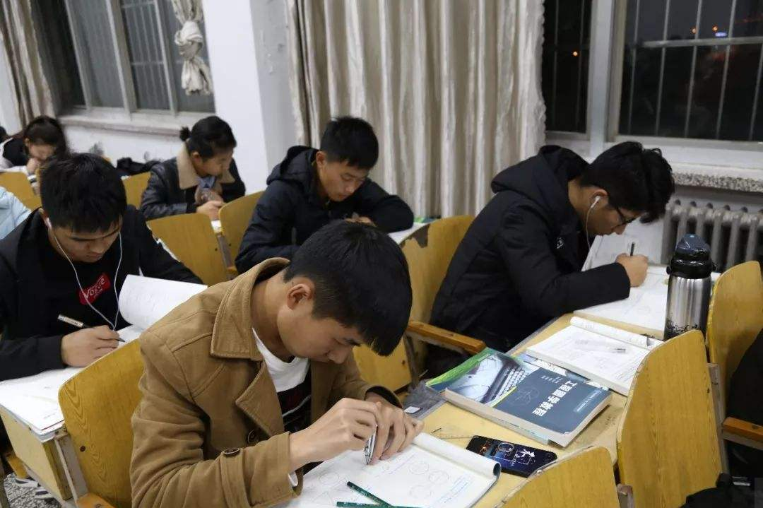 考研时不用考数学的专业，文科生优势明显，想考公务员的值得考虑