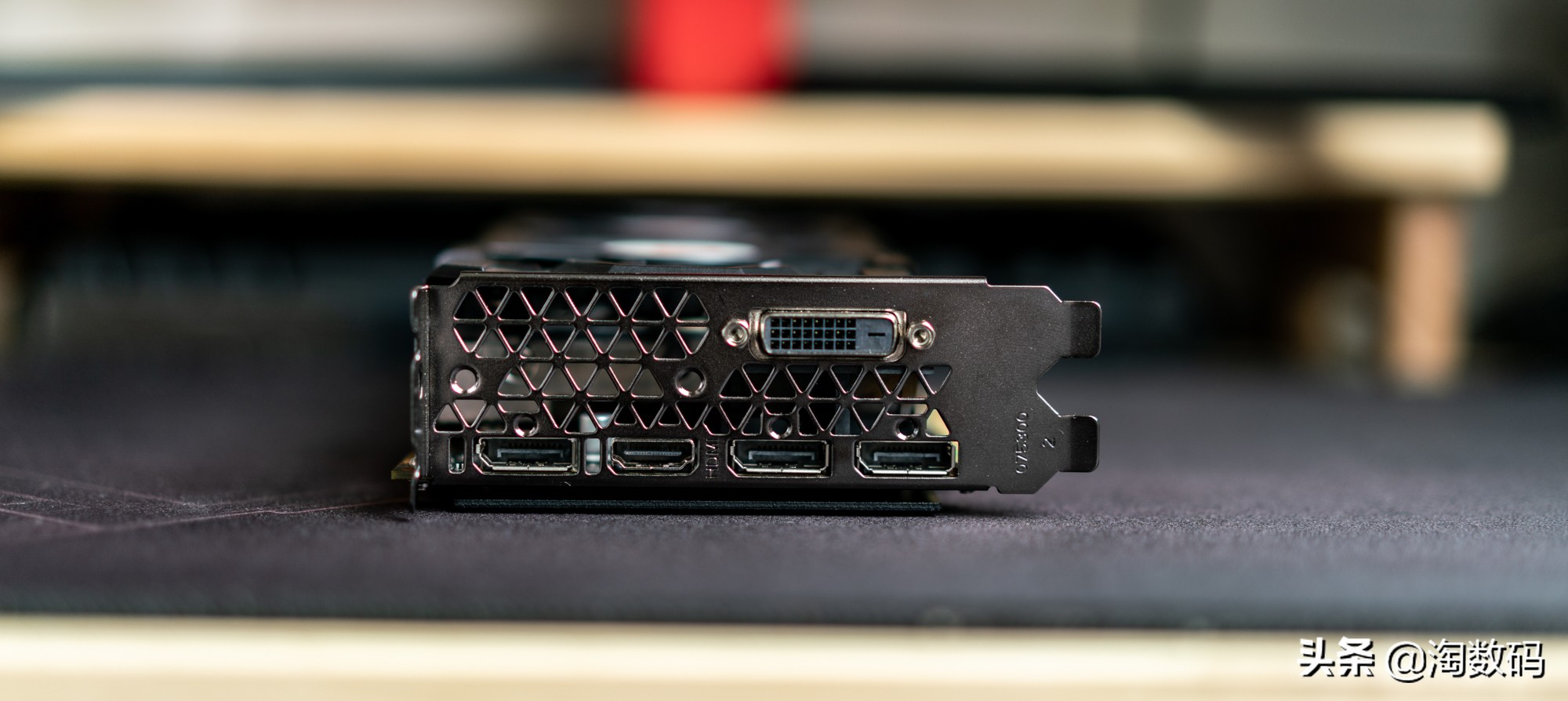 头铁入手￥1799的GTX1080显卡，先拆再测保平安，还一年保修