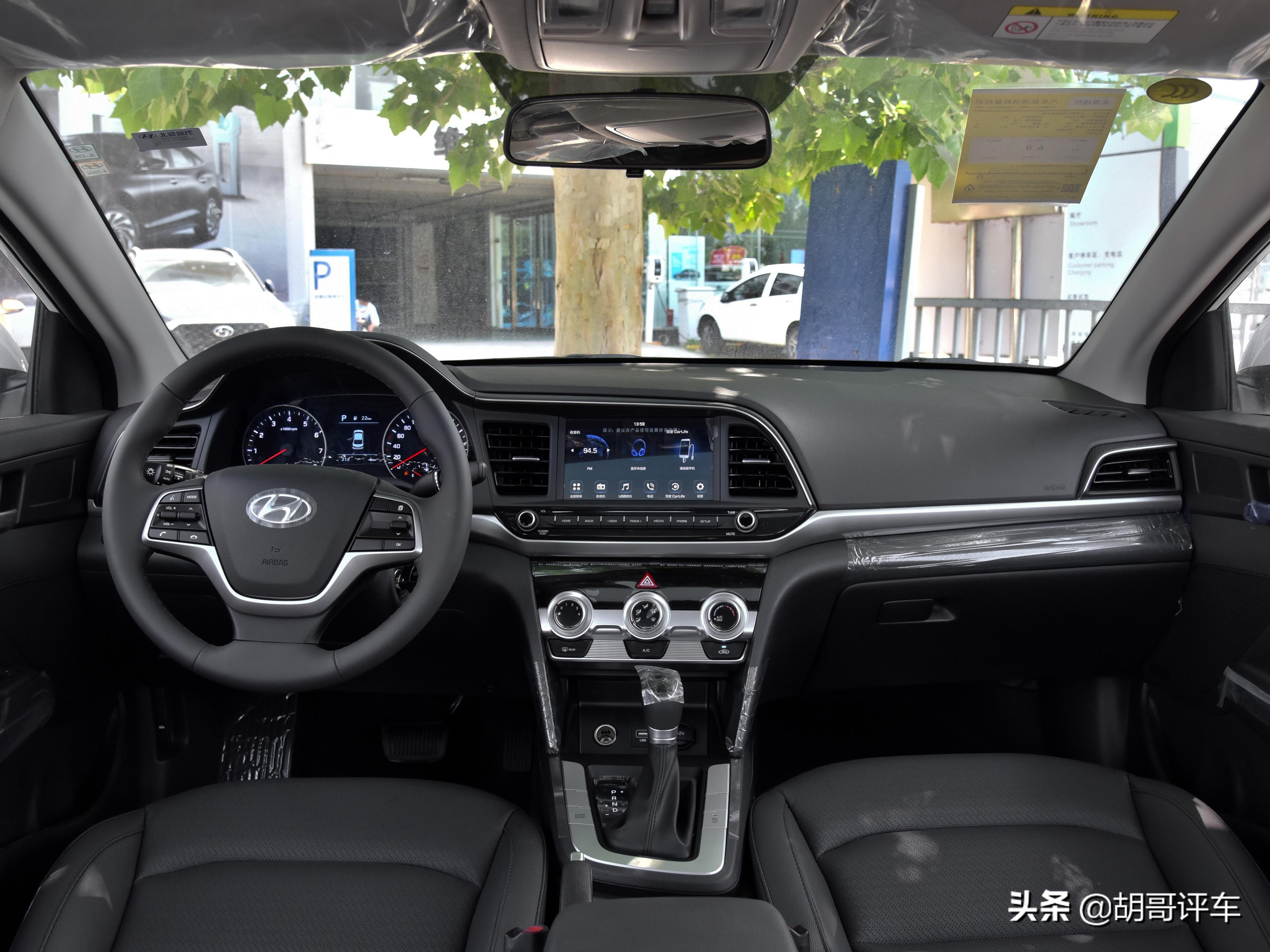 顶配不到15万质量很稳定,外观内饰还挺显贵的,实拍现代领动