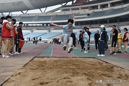 南京财经高等职业技术学校举办2021年秋季田径运动会