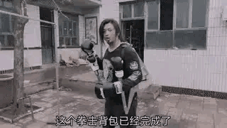 笑死我了，大叔狂刷100万的礼物，终于跟网红见了面，网友：不值