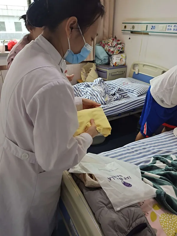 心系患者，点滴温情，长沙湘城医院为住院患者送“衣”份温暖