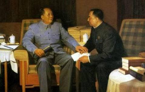 毛主席逝世前，兵权是怎样安排的？调兵粉碎四人帮必须由谁点头？