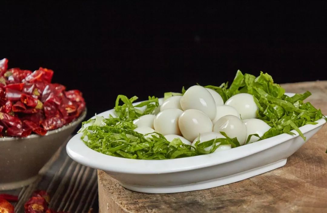 巴蜀人认可的成都川西坝子火锅~特惠活动来袭！7荤6素4人仅88元！