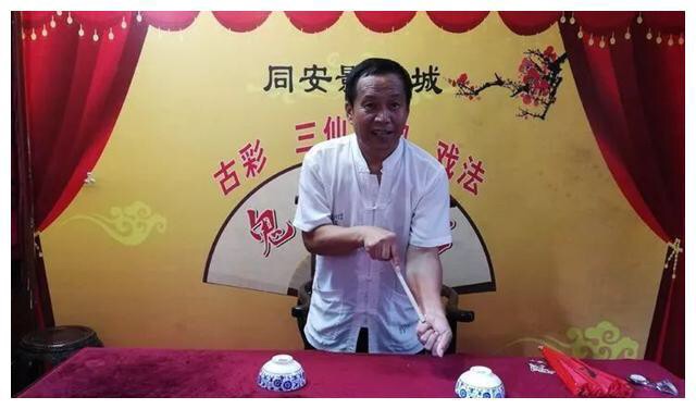 真人没手没脚，以瓶为身，江湖骗术“花瓶姑娘”，是如何做到的？