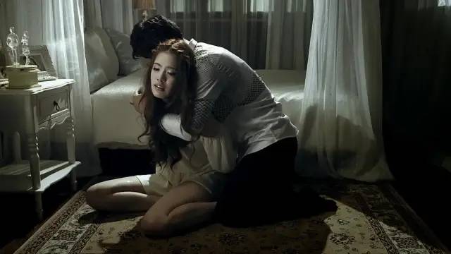 凌晨三点,容易发生怪事儿,看过这部恐怖片,给多钱也不加班