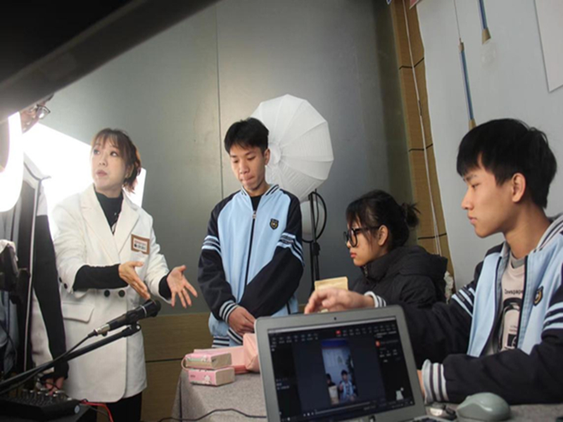 南宁市六职校：商贸专业群建设如火如荼，学生成为高职抢手货