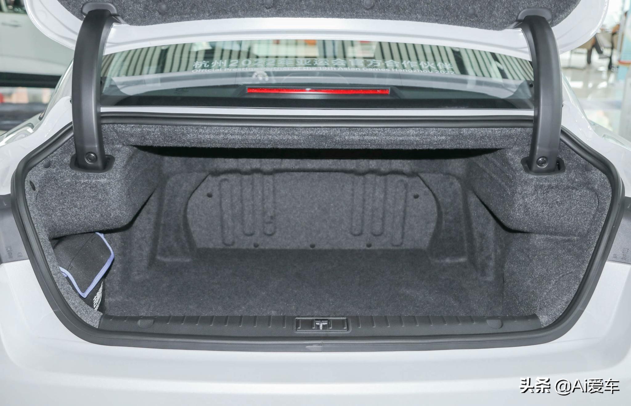 1.5L油耗低价家用大轿车，轴长2米87上绿牌，92油好养，博瑞ePro