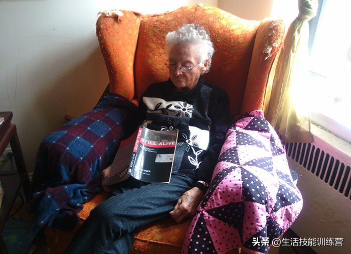 50个搞笑的睡姿抓拍,羡慕随时能睡着的人