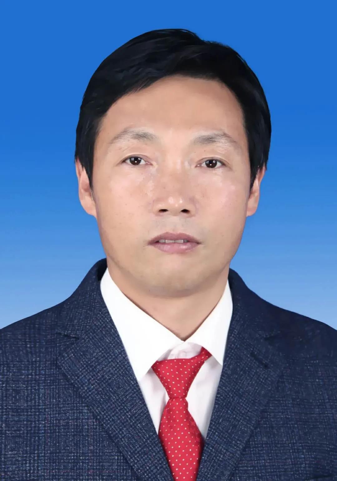 只问攀登不问高,无悔终身二中人——记甘肃省礼县二中校长石会明