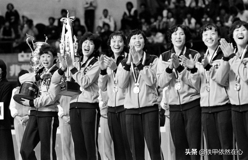 为什么世界杯女排发奖(1981年，中国女排首次获世界冠军)