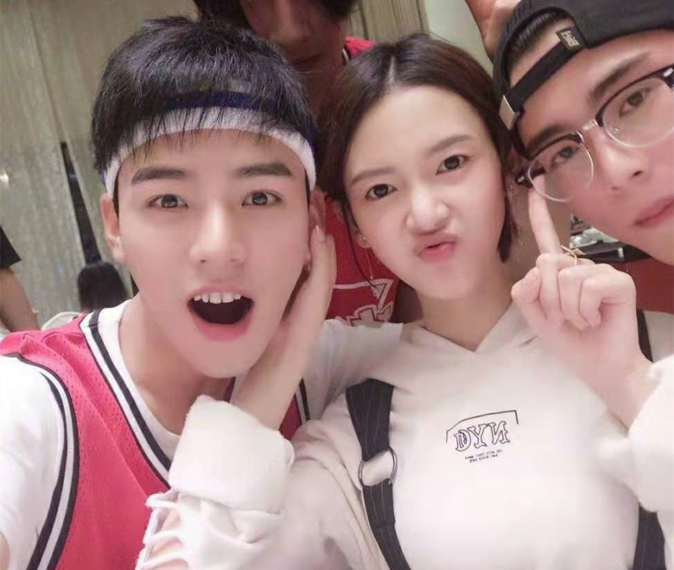 龚俊大学时期“旧照曝光”，阳光帅气，东华“校草”果然名不虚传