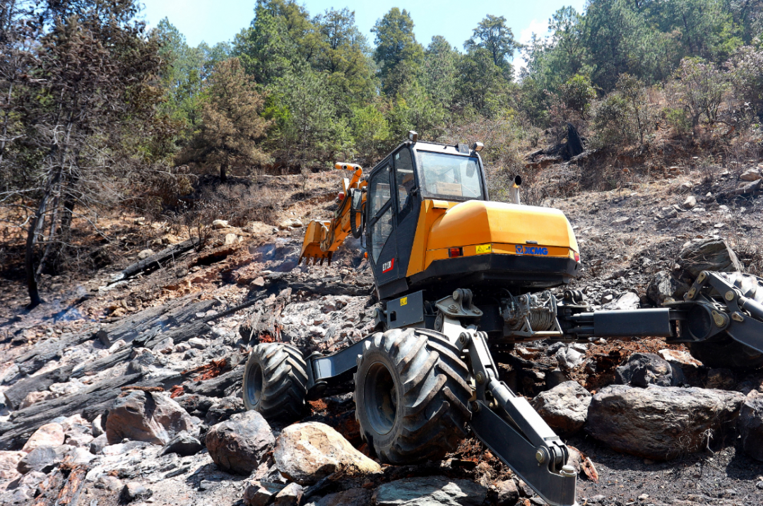 紧急驰援！徐工多地形智能应急救援平台凉山木里救火显神威