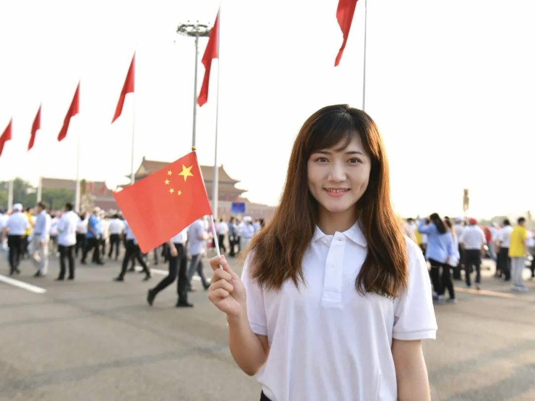 惊艳！北京“双一流”名校2021级新生辅导员集体亮相，网友：眼前一亮！