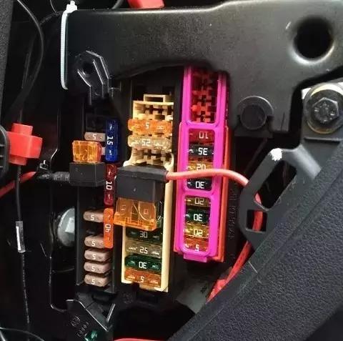 奥迪A6L 、A4L、Q3 、Q5、Q7保险盒接线示意图