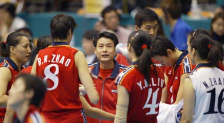 2003女排世界杯(深度｜2003年世界杯，中国女排靠什么登上世界之巅？)