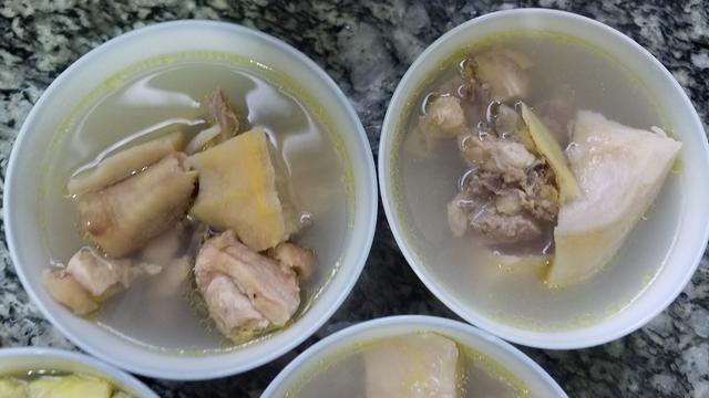 鸡肉里放进2块榴莲，这样做太好吃了，鲜香美味，一锅还不够吃