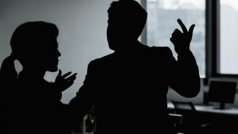 我恨我的父亲，这不是欲扬先抑，而是真恨