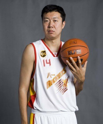 nba哪些球星是初中学历(高考季来了！盘点NBA中国球员中的学历，姚明周琦令人羡慕)