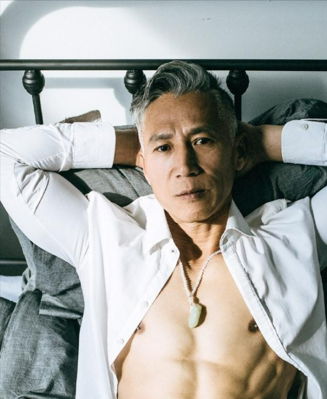 愿你我在年老发白之际，依然能够“鲜衣怒马，永远是少年”