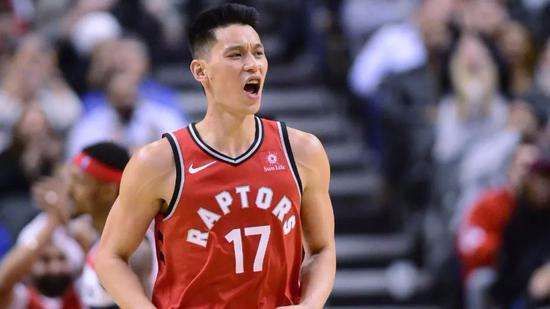 林书豪为什么会被nba弃用(不仅仅是歧视，林书豪为何被猛龙弃用？从这几个方面找到答案)