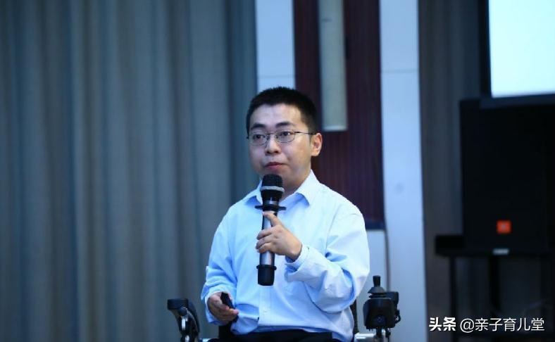 11岁坐上轮椅、写字都困难的他，高考被清华录取，自强创造奇迹