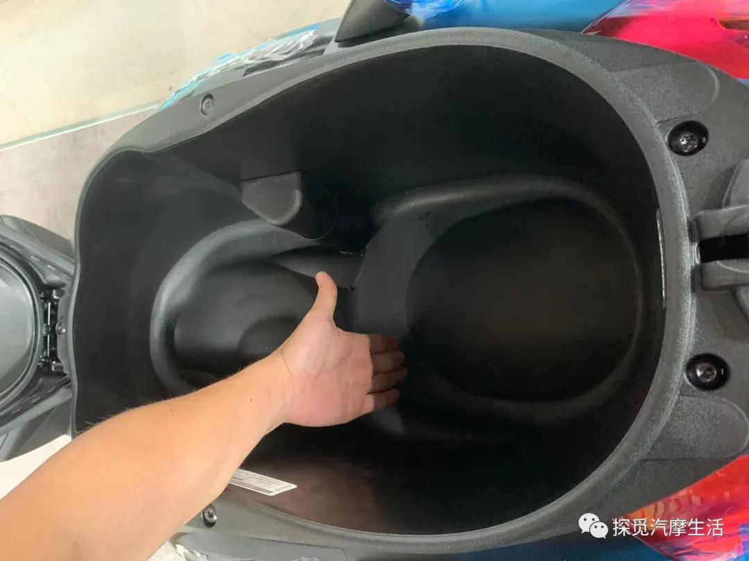 冷峻孤傲的欧洲上班族-聊聊比亚乔Medley150