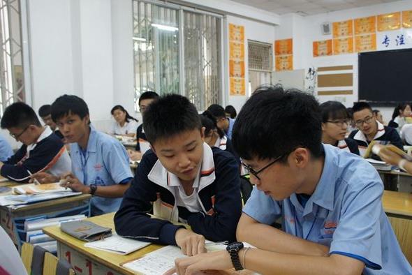 高中教室的四种vip座位，基本都落在学渣头上，有一种学霸也喜欢