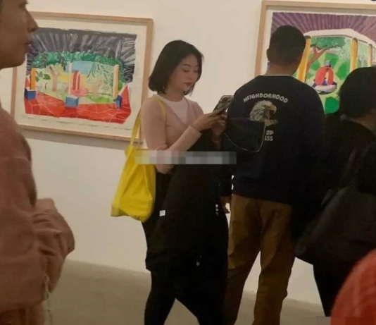 把劳斯莱斯开沟里，“网红鼻祖”晚晚的故事，远比你想象得更恶劣