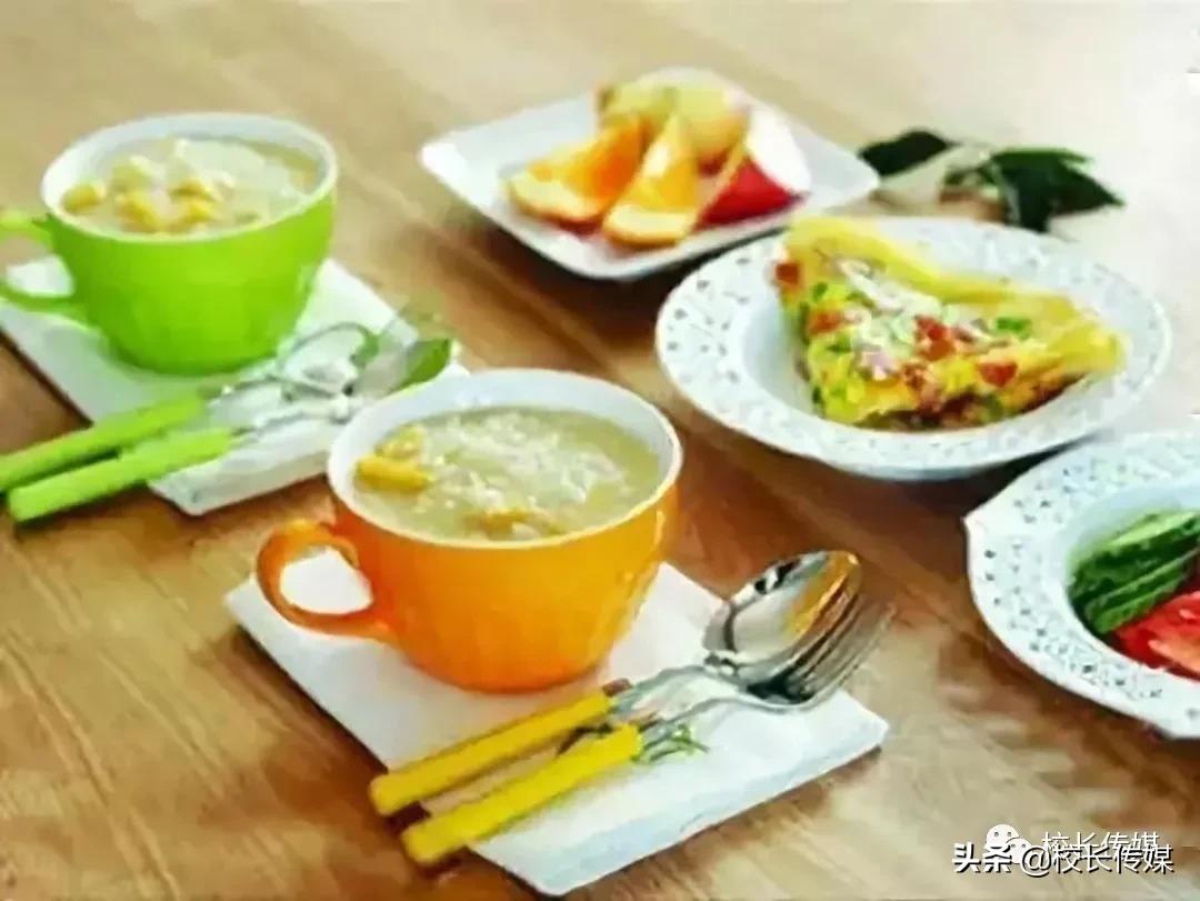 吃饭礼仪的要领和禁忌（饭桌上的礼仪和教养）