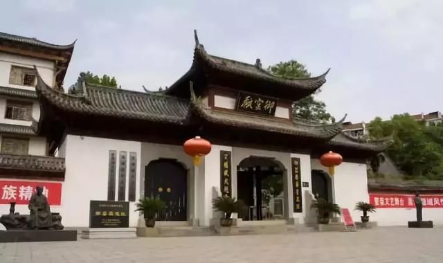 他带领着那个时代,走向了制瓷业的工艺巅峰