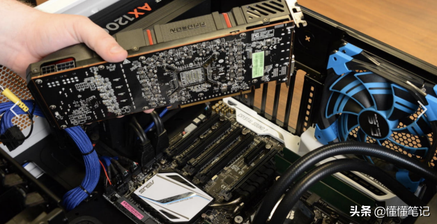 比特币暴涨后的矿机商家：再火也不敢屯货了