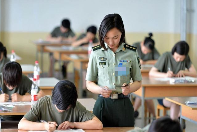 录取分数不高的4所军校，考上后前途无量，毕业后还能拿到铁饭碗