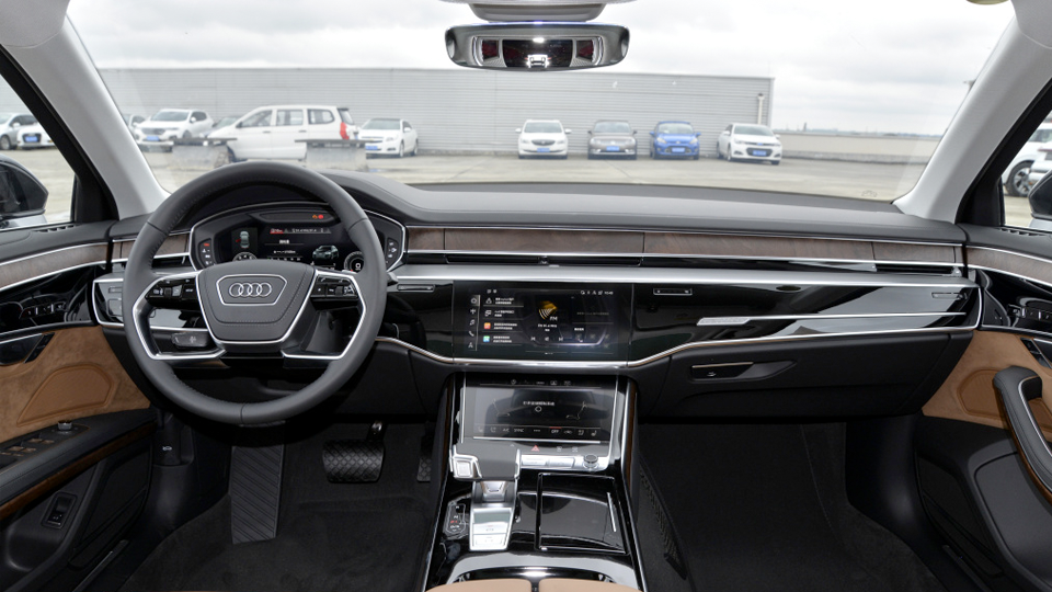 奥迪A8L购车手册：高配车型依旧优势不大，预定入门版即可