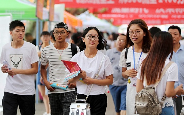 上大学期间，大学生为什么不要给辅导员送礼？这三个原因了解一下