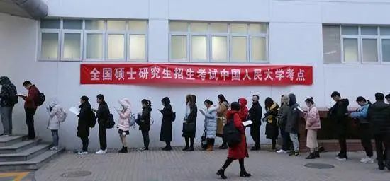 中国成为「研究生大国」，99%研究生背后的焦虑：就业更难了