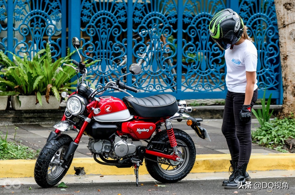 本田超小型复古猴子摩托,单缸风冷9马力配abs,萌妹子最爱