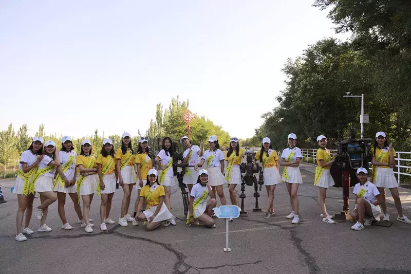 世界旅游小姐畅游巴彦淖尔，美女＋美景，保证让你看花眼