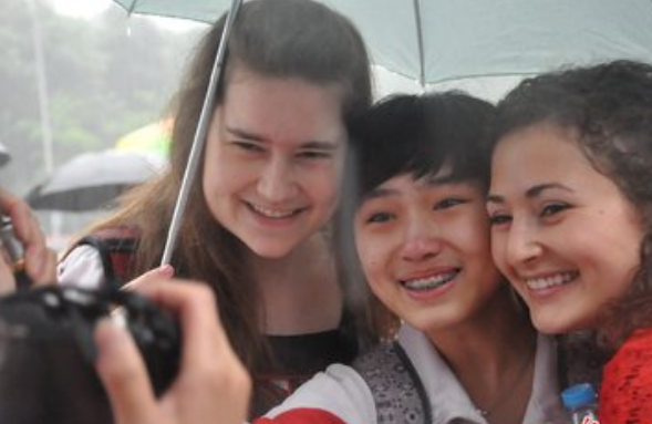 十年苦读不如一张国籍，清华降门槛招生惹争议，教育部要出手了