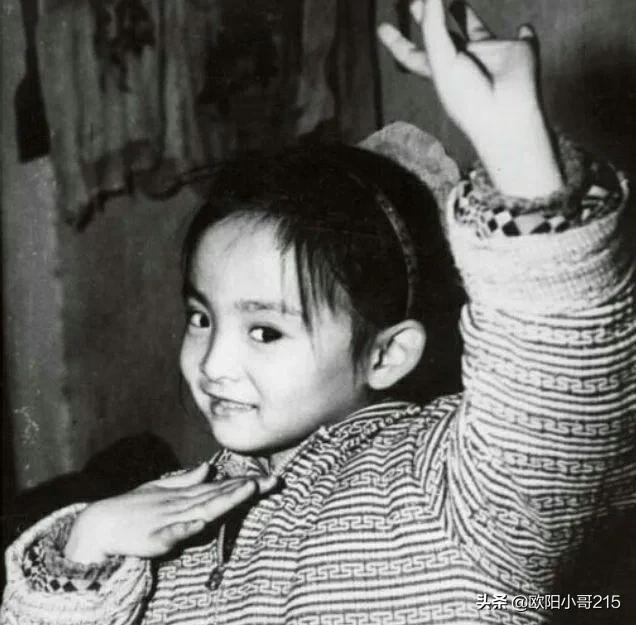 孔雀公主楊麗萍64歲無兒無女，皮包骨梅超風造型為哪般