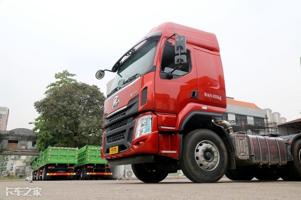 作为乘龙汽车主打的超级轻量化卡车,乘龙h5在着重于减重的同时,装配的