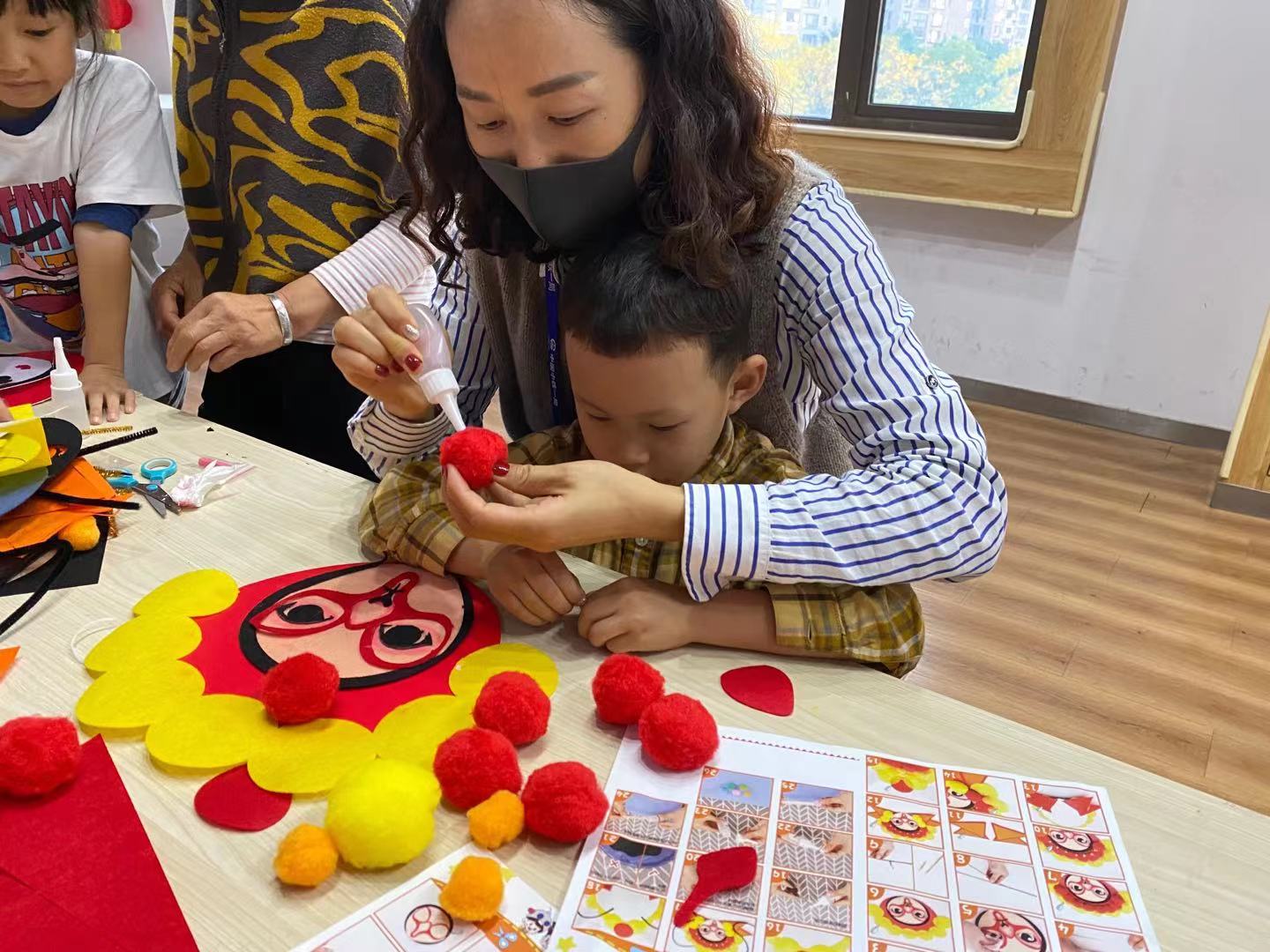 “传国粹”，京剧脸谱魅力显