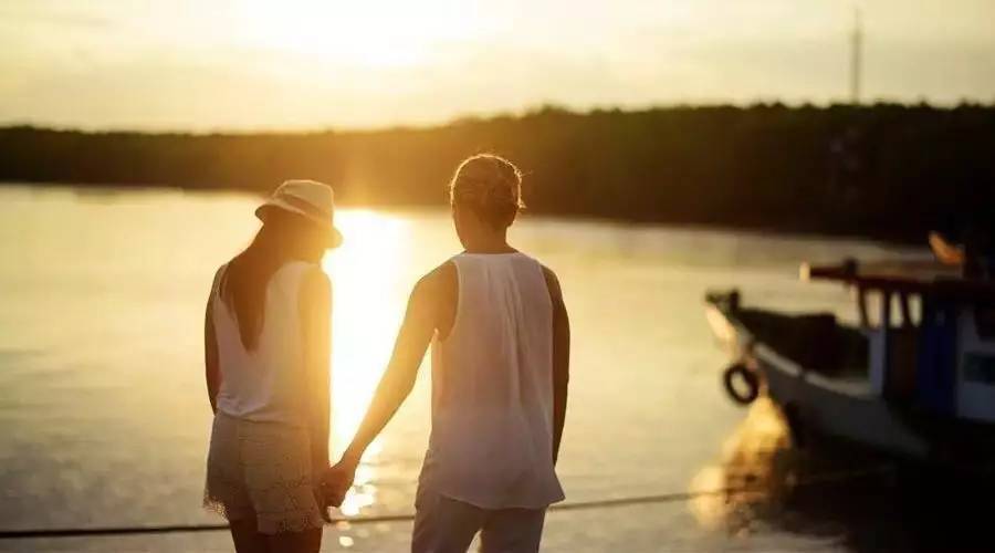 四招治服男人的冷暴力,抠鼻