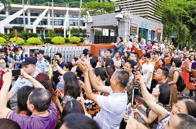 2所中央直属的二本大学，500分左右就有机会被录取，就业率也很高