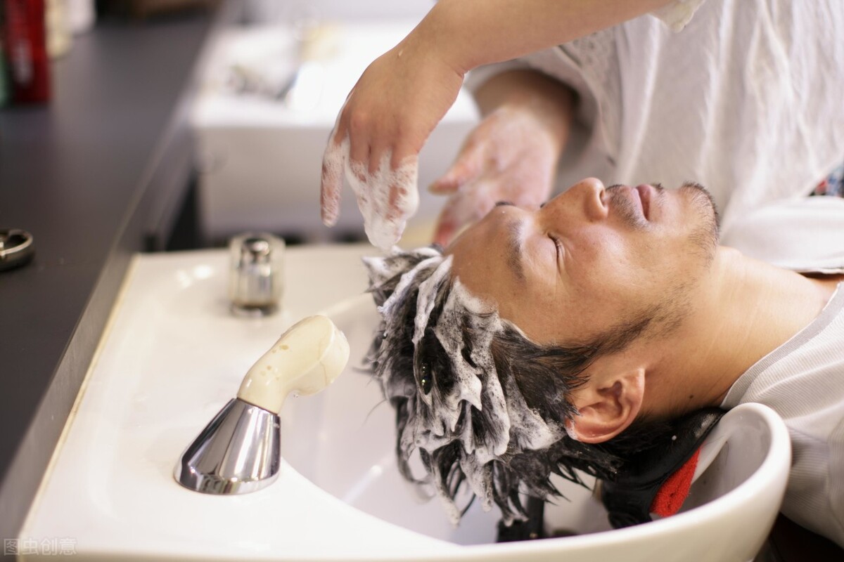 云南女人开理发店，会员免费送，反而半年赚了40万，方法易学习