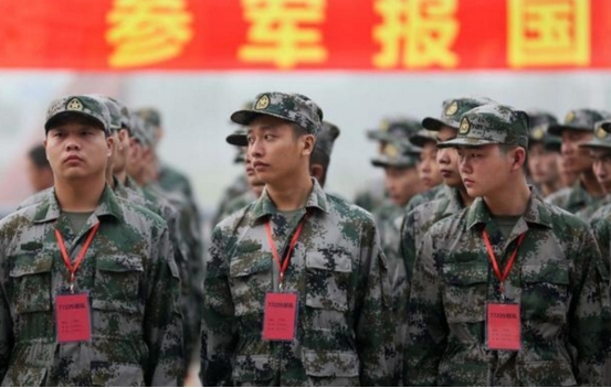 大学生毕业前入伍，和毕业后当兵待遇差距不小，学生要了解清楚