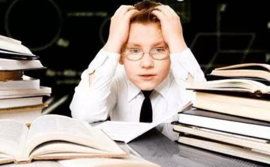 为啥童星常“旷课”，高考还能考高分？看看关晓彤的552分就懂了