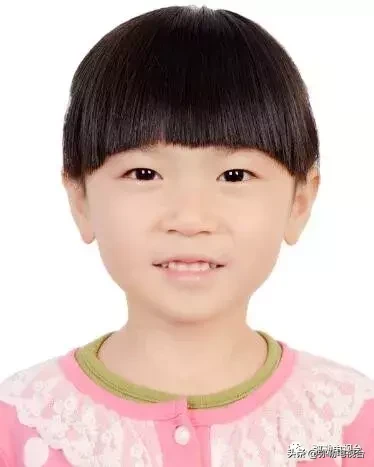 弥勒这几十名少年，真棒！有你母校的吗？