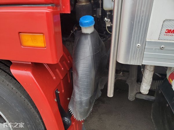卡车能有多讲究？偶遇欧曼EST绿通之星冷藏车，车主专治强迫症
